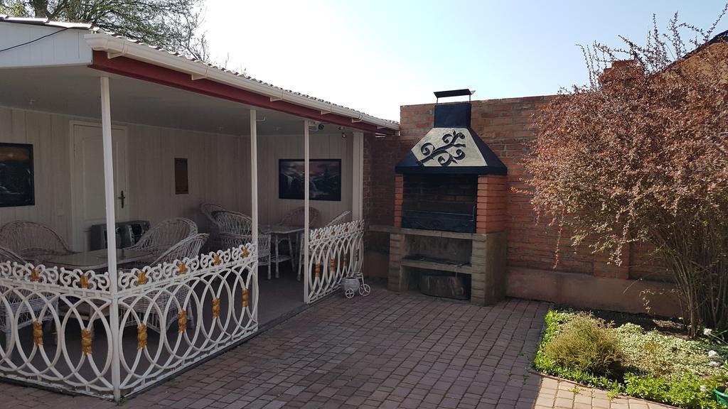 Versal Hotel Χερσών Εξωτερικό φωτογραφία
